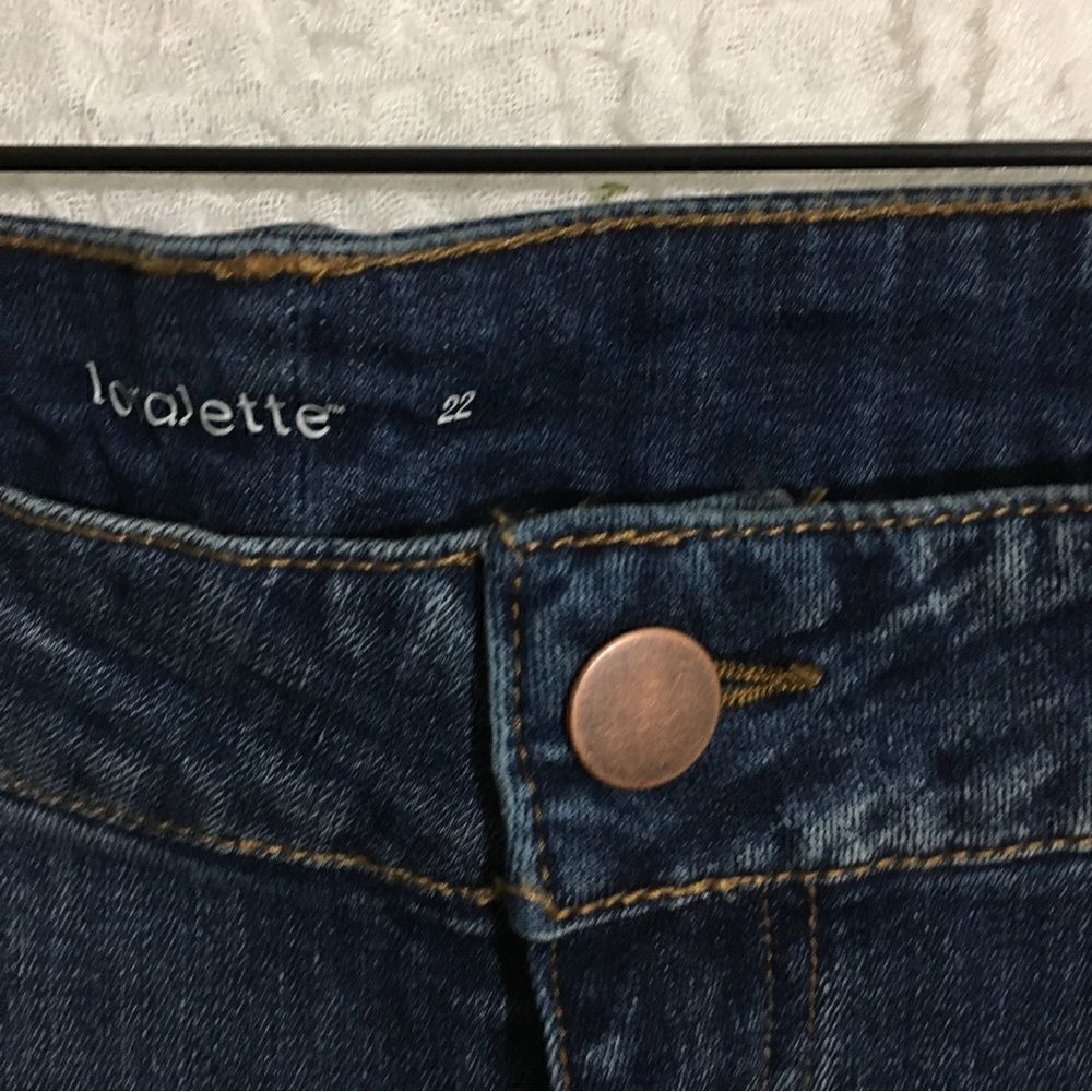 Loralette Distressed Capris/Cropped Jeans 22 - Picture 4 of 12